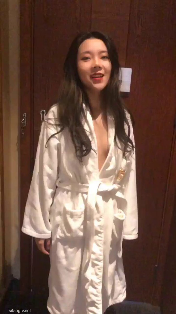 「
长视频」北巷夫妻(阿川) 温泉露出 ,户外勾引,裸体问路,车内自慰这简直是露出天花板 !🤩
