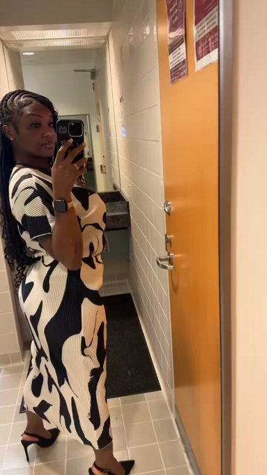 yo fave choir director ? https://t.co/2uZxolja1Z