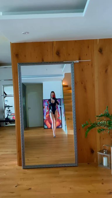 Latex vibes ? https://t.co/k4k39tprVS