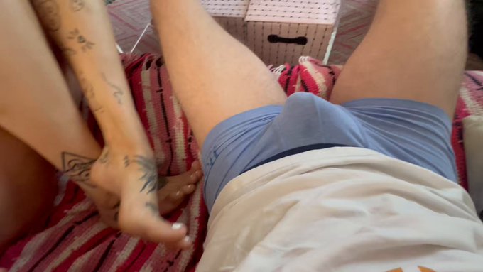 In Los Angeles this weekend getting my balls drained by these sexy feet 👣 https://t.co/mLeeJuXhQ6