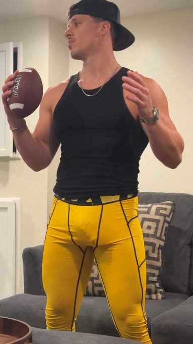 Sending nudys to everyone who comments &ldquo;daddy&rdquo; https://t.co/Lel6itwJoc