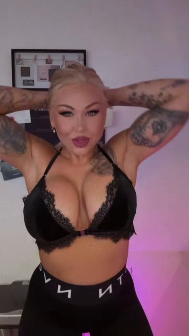 Ponytail , yes or no❓ https://t.co/PWKU9lQDeA