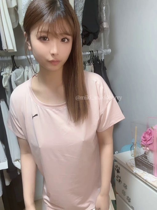 恥ずかしいなーでも見られるとコウフンする…｜裏垢女子 みきケロさん（@miki_mikicherry）