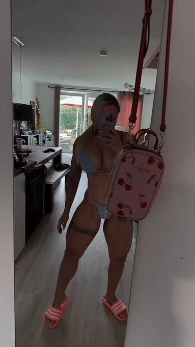 rate my outfit 1-11 https://t.co/Cb9FjYnHxp