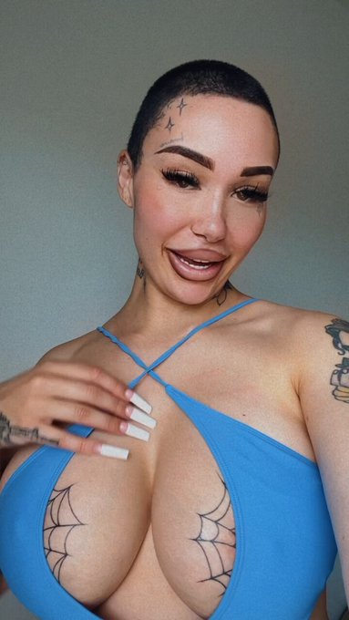 can i send you videos like this? 👅 https://t.co/r6JwNaewRK<a href="/tag/salutetoservice"class="tags"><span>#salutetoservice</span></a>