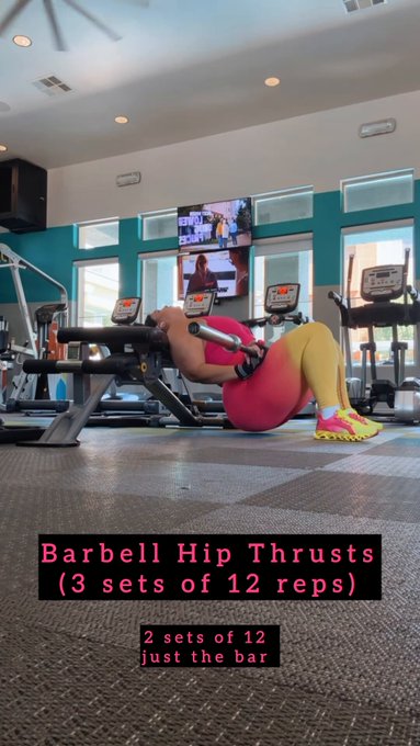 Do you like my gym outfit ? ???? #Workout #Gym #gymrat #ButterCream19 https://t.co/h6rquX18ce