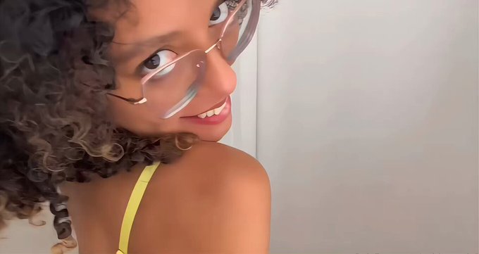 So turned on by my yellow lingerie that he takes me doggy style and pulls my hair 😮&zwj;💨💛 https://t.co/<a href="/tag/latina"class="tags"><span>#latina</span></a><a href="/tag/riding"class="tags"><span>#riding</span></a>