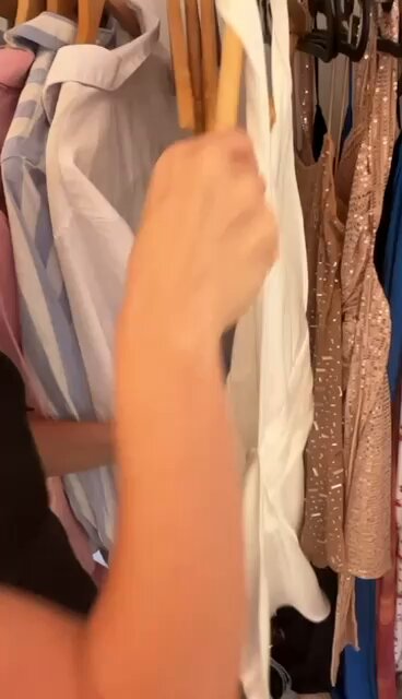 ENVIE DE BAISER AVEC RICKY 😱 Je confie &agrave; Adam mon mari que j'ai tr&egrave;s envie de me faire d&eacute;monter par Ricky<a href="/tag/friends"class="tags"><span>#friends</span></a><a href="/tag/mykonos"class="tags"><span>#mykonos</span></a>