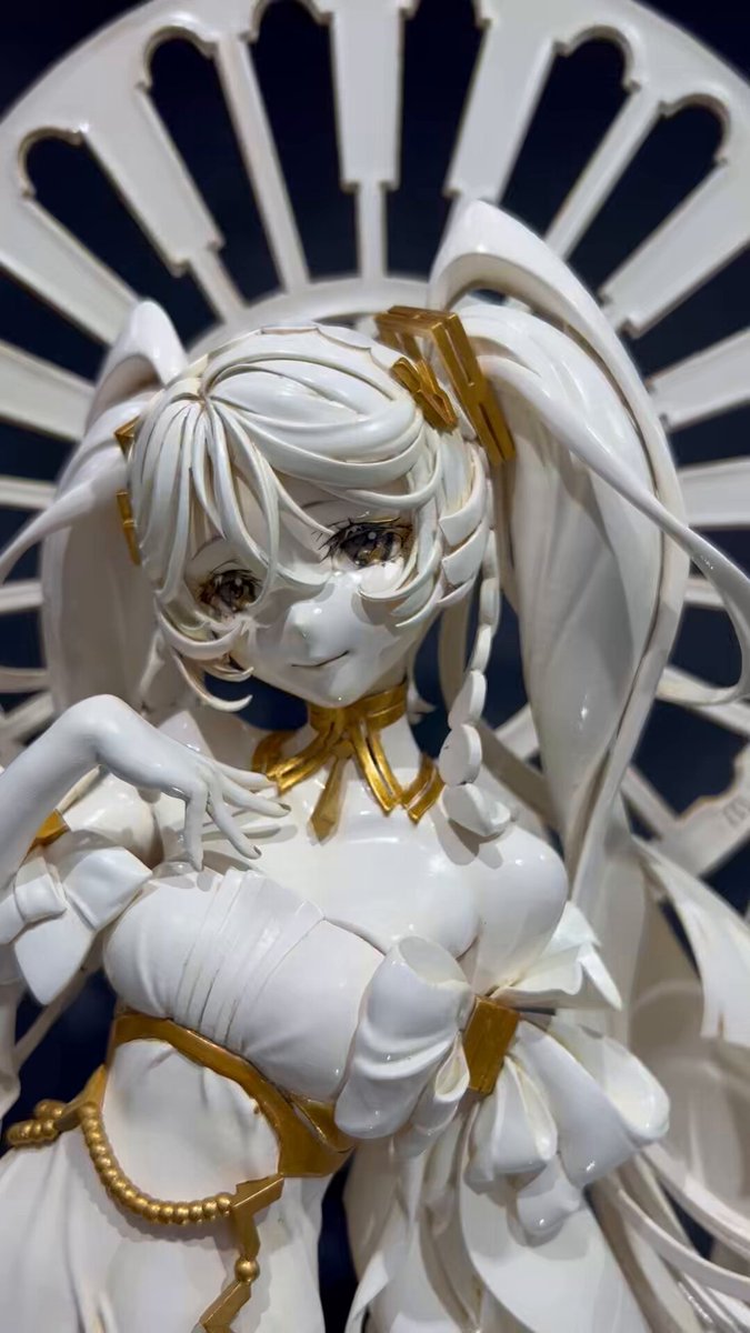 They should release a variant of this figure w/o paint just bc