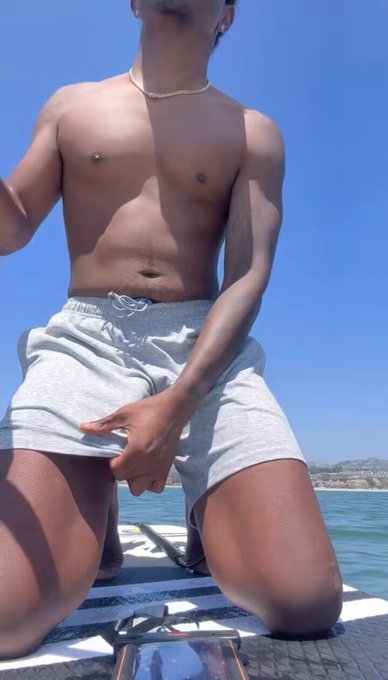 rt if you like when I whip it out 😏🍆 https://t.co/gdnUeF1Kf1