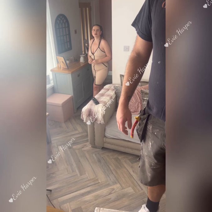 I just can&rsquo;t resist seducing the builder whilst he&rsquo;s working in my house🤭😋 https://t.co/dbbZ6y4aWf