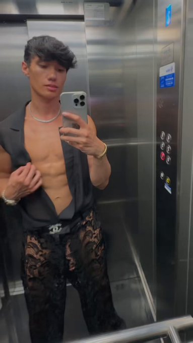 First night out in Barcelona calls for the classiest fit I've ever worn to the club  👼 https://t.co/