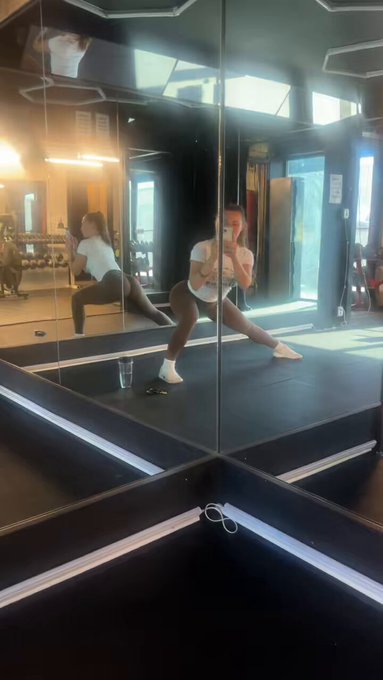 Don’t forget to stretch ;-) https://t.co/fPHJxYPYi4