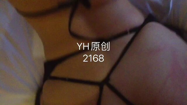 「
短视频」凯琪夫妻 今晚听一下我老婆的叫床声吧,建议你们戴耳机观看,真的,这个叫声不管在家,还是在酒店里,我都怕旁边的人听了受不了,后入老婆的蜜桃臀,带臀浪,