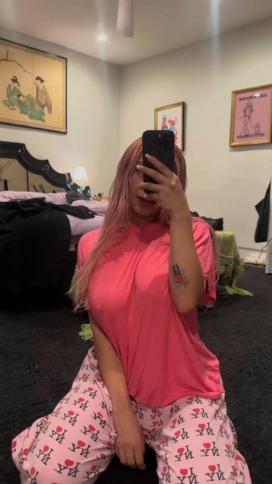 Be honest, me or $1.5 million? https://t.co/PyXxIl2Yoy<a href="/tag/cosplay"class="tags"><span>#cosplay</span></a><a href="/tag/pokemon"class="tags"><span>#pokemon</span></a>