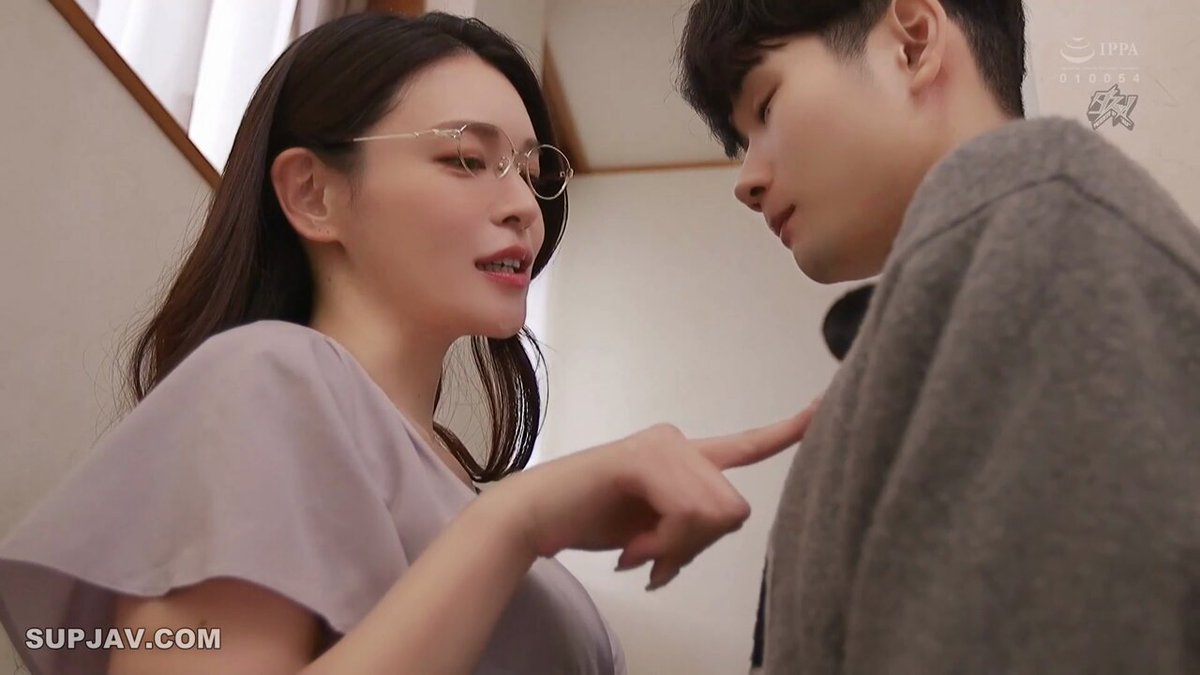 「长视频」单亲妈妈给儿子请了家教 没想到家教和风韵犹存的妈妈和家教搞上了 儿子悄悄录下视频每天看的津津有味