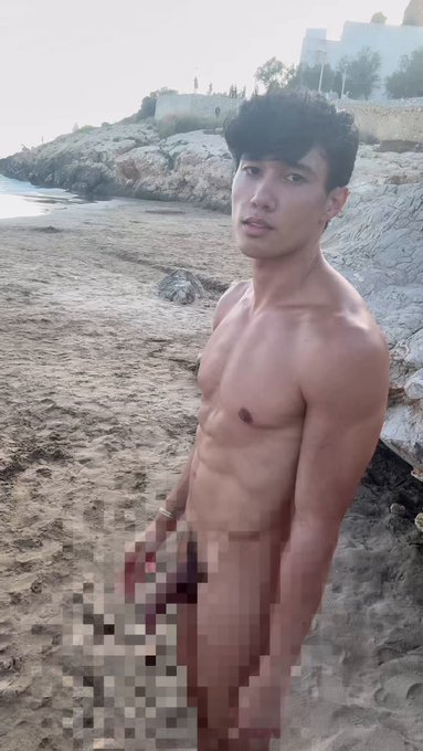 Took content at the beach but the weather made my nudes look hella depressing lol. Hopefully those tourists