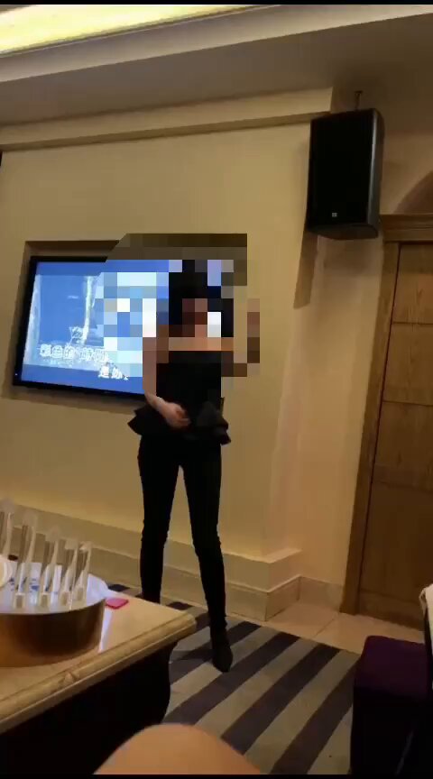 「
短视频」凯琪夫妻 虽然因为炒币影响了心情,但是我们要拒绝提前焦虑,开心过好当下,对吗?妻子的即兴表演送给大家, #BTC