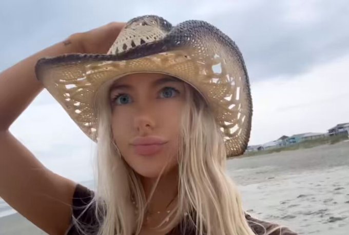 it&rsquo;s getting cold out here   comment &lsquo;hi&rsquo; if u didn&rsquo;t get the full vid yet 🥰 https://t.co/U03hnJRwB9