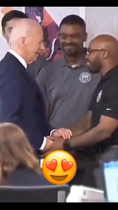 Wtf ?? https://t.co/kjbDn3lNnN