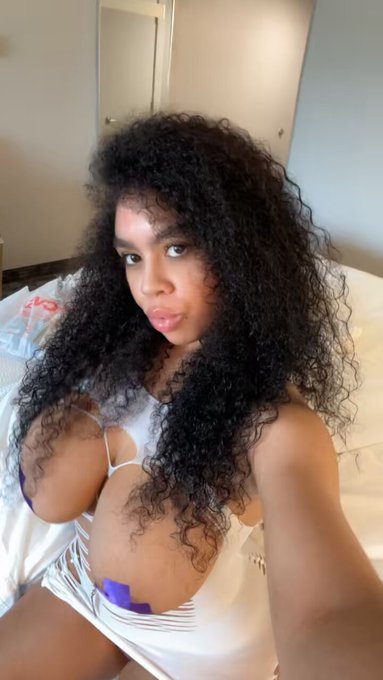 Happy Friday 😘😘 https://t.co/Y2bGqtl03O