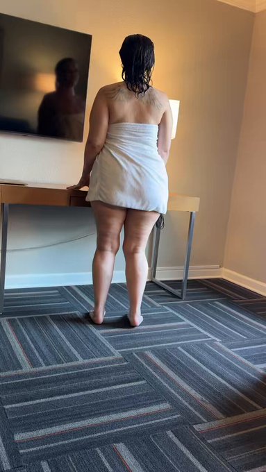 RyanSmilesVibe’s pics and videos