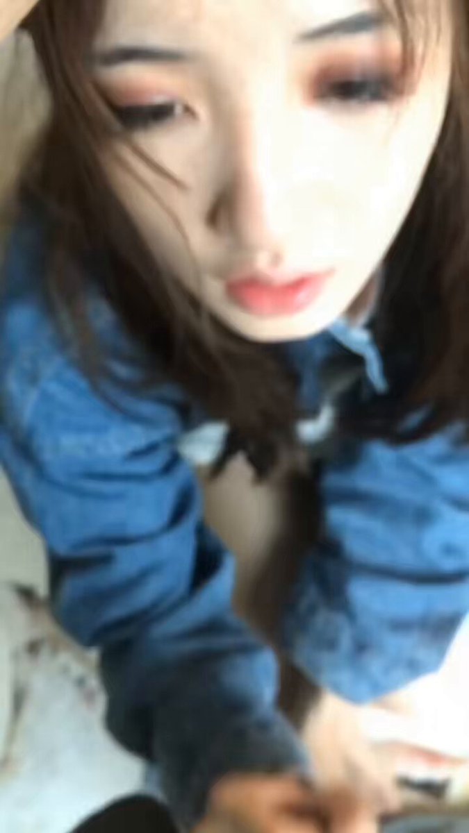 「
短视频」江大校花合集—著名GIF出处
最出名的就是试衣间的一段!女主颜值尚可,这在当时也算是著名流出片段了但是当收集到所有的片段后发现,这对情侣玩的非常奇怪😳他们尤其钟爱短丝袜,肉丝、黑丝都穿着,把玩足底。