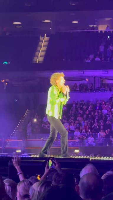 2 pic. Last night was fun! ?? #TheRollingStones https://t.co/TJsSm9ioCI