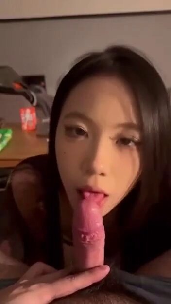 ? dy20万粉丝的网红 emlly ?
被榜一大哥疯狂玩弄 像狗一样叼鞋子
给主人舔鸡巴的表情 好骚啊
初恋脸 真的好美
超清完整版电报群：https://t.co/g4TScrJdOp https://t.co/1tEJF3PcfM