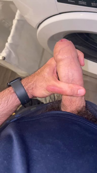 Laundry room wank 💦 https://t.co/selH3eP6x2