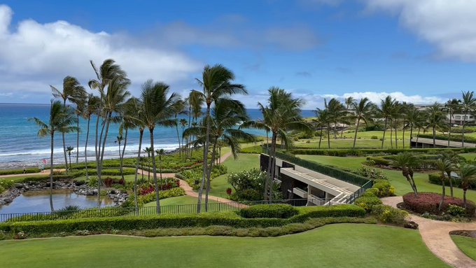 The view from my balcony 💕  Hawaii is amazing ☀️ https://t.co/gHJcahdVIv