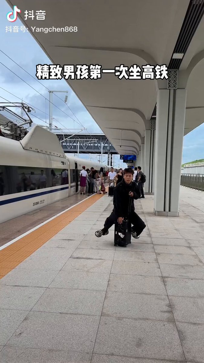 集美在小红书上的分享还是很浮夸的
也难怪牢美去小红书看完能破防
这给谁不吓一跳
牢美的集美还是很精致的
估计很吃这一套
 