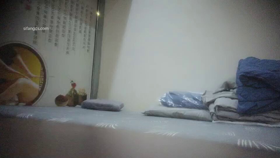 「
短视频」蕾丝花边🐽 寂寞人妻来按摩,还是个一线天美穴,被玩的湿漉漉,插入无套彻底爽