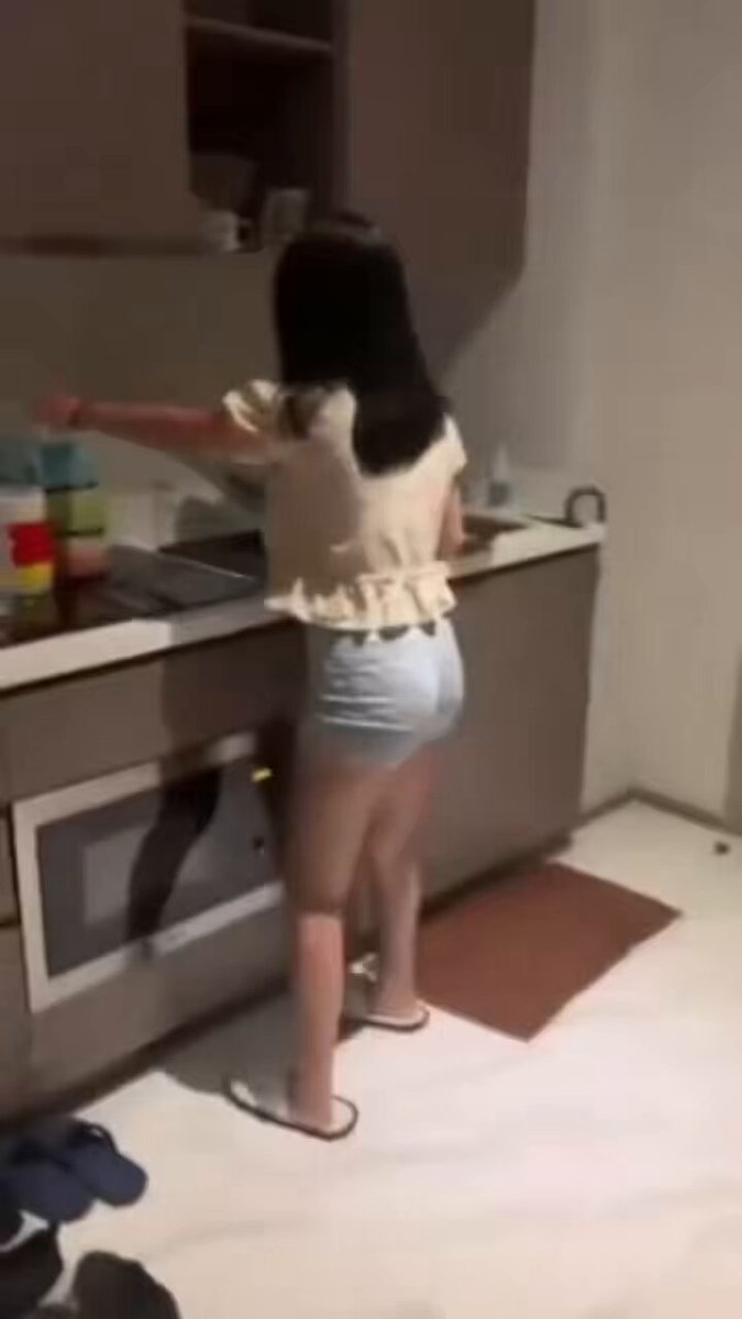 「
短视频」芒芒栗子冰🍧 看来大洋🐔真是中看不中用呢🥲极品反差人妻偷情中文说的不错的老外,全程淫语刺激对白~没想到艹了几分钟就内射了!最后小少妇一脸欲求不满的样子真魅惑呀🫦