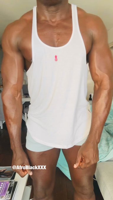 Post gym in @SHOPjjmalibu https://t.co/T0mbFpUvL8