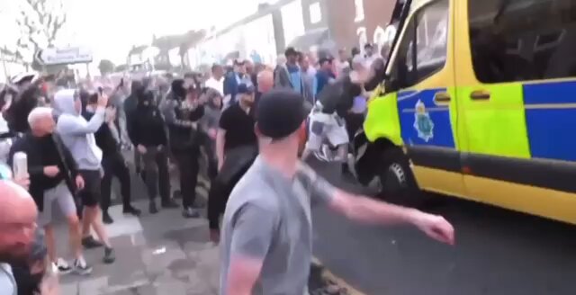 [爆卦] 英國反移民反伊斯蘭 vs 伊斯蘭保衛