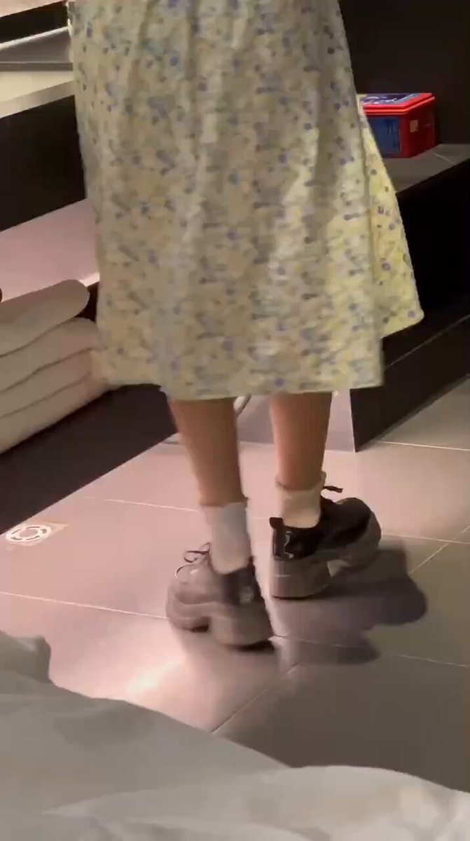 「
短视频」凯琪儿夫妻 每天分享一部我们夫妻珍藏的视频,这部碎花裙小姐姐后续分享~今天小姐姐换上了JK再次约见了男网友见面!而且这次还带了玩具对小母🐶一番调教🥵对白依旧真实暧昧刺激,更加有一种恋爱的感觉,❤️想看更多我们夫妻自拍精彩视频,请看我主页,