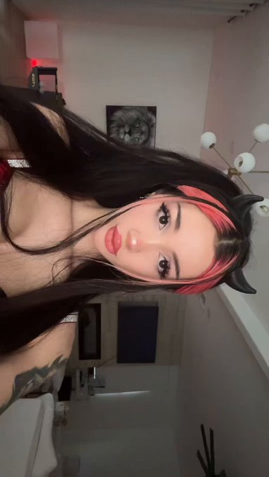 Rare phone vid :3 https://t.co/YOqbl3XYdR