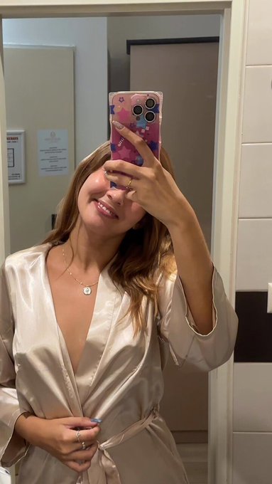How much do u want to wake up next to me? ?? https://t.co/xY6HCebmrx