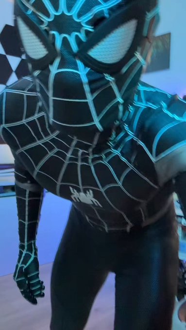 Anyone recognize the dance at the end? https://t.co/92yLO3yO8y