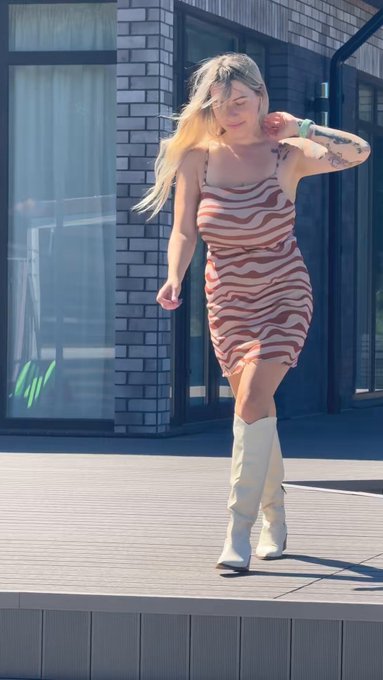 Do you like my boots? ?? https://t.co/w22s9EvvZq
