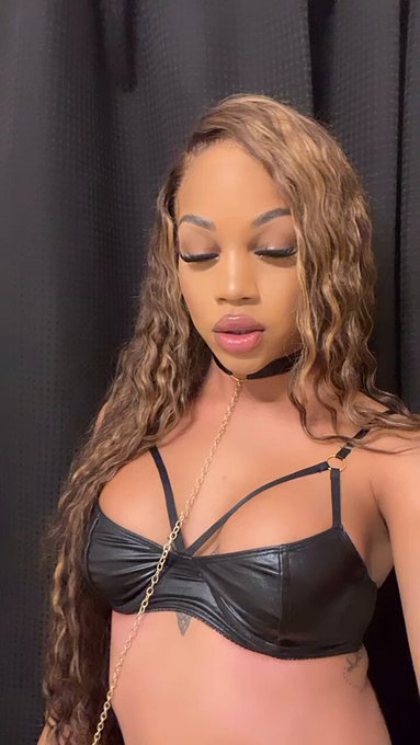 Fuck me right there on that money 💸! @iamcardib https://t.co/aHeJkW0oc7<a class="tags" href="/tag/iamcardib">@iamcardib</a>