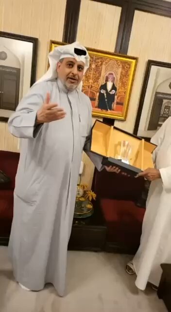 بالنسبة لنا كإعلاميين #عبدالعزيز_الرواس يعتبر أيقونة في العمل الإعلامي الحكومي على المستوى الوظيفي والمهني<a href="/tag/%D8%B9%D8%A8%D8%AF%D8%A7%D9%84%D8%B9%D8%B2%D9%8A%D8%B2_%D8%A7%D9%84%D8%B1%D9%88%D8%A7%D8%B3"class="tags">#عبدالعزيز_الرواس</a>