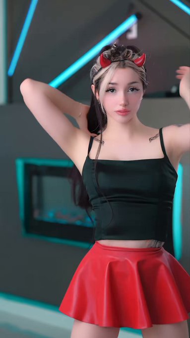 Bounce when she walk :3 ? https://t.co/VLX9KRvAOz