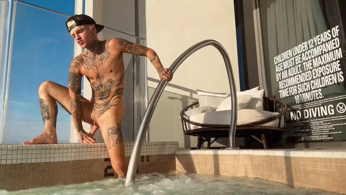 watch me fuck my boypu$$y in my rooftop jacuzzi ?? https://t.co/oX9aNWKB6V https://t.co/VRToDLdAB6