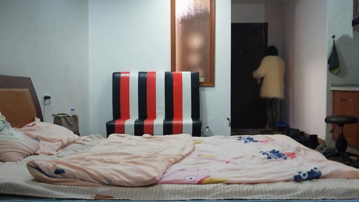 「
短视频」一休哥夫妻 送老婆到公寓跟两单男私约
骚妻被肆意的玩弄
发出舒服的淫叫声
没想到我不在时老婆更加主动风骚
完全不知道我离开之前已安装好摄像头在偷拍
这种感觉好刺激
就像看小黄片的时候,无论怎么打飞机都硬不起来了
但是发现主演却是我老婆的时候
那硬度杠杠的,一柱擎天