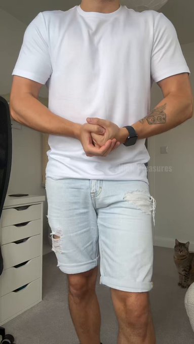 On or off? I can&rsquo;t decide https://t.co/R7tCAEZtbI