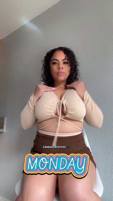 2 pic. It’s Monday but it’s my Friday ? https://t.co/sVR8tvvgHY