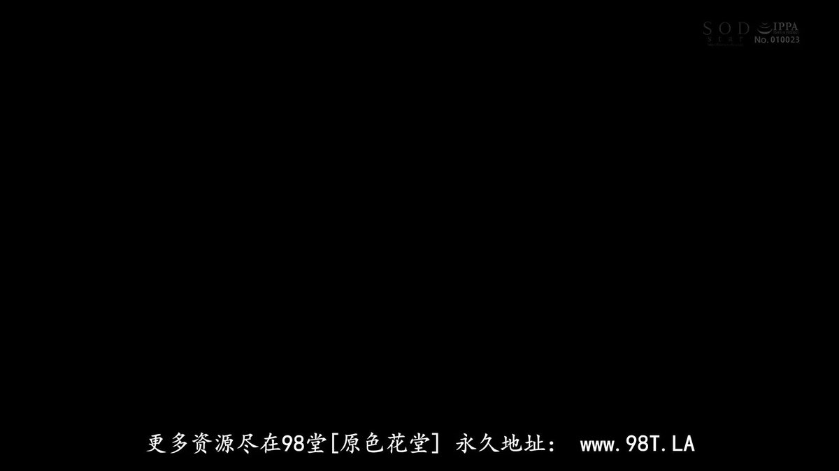 「长视频」tank 搬进豪华塔楼公寓的新婚妻子成为富豪的放荡对象,被催情药变成了性玩具。在性狂欢派对上,她流着口水,陷入快感,直到她恳切地索要阴茎