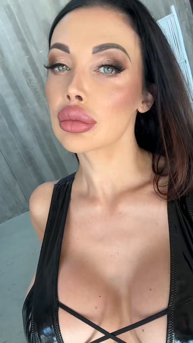 Shooting day for https://t.co/p9tRoG5z1Z https://t.co/TI0XLIHZ8w